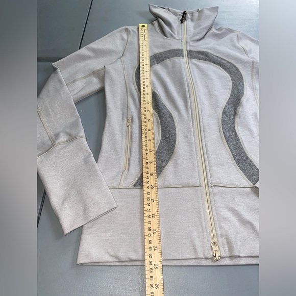 Lululemon In Stride Jacket - Picture 12 of 13